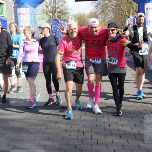 12.04.2026 - 45. Internationalen Wilhelmsburger Insellauf Strokosch-Dieckow http://msf.ph/oto/9458989 12.04.2026 10:48:38 Ziel 4882, 2053, 4563, 4866, 2438, 3513 meine-sportfotos.de