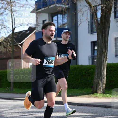 12.04.2026 - 45. Internationalen Wilhelmsburger Insellauf J. Mangold http://msf.ph/oto/9458990 12.04.2026 10:38:14 Ziel 5363, 2986, 5732, 3087, 4832, 2605, 2614, 4063, 3214, 2710, 4264, 3911, 5511, 4679, 2115 meine-sportfotos.de
