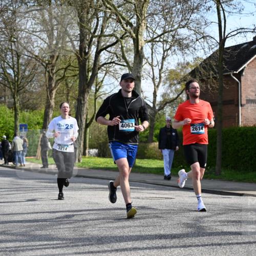 12.04.2026 - 45. Internationalen Wilhelmsburger Insellauf J. Mangold http://msf.ph/oto/9459012 12.04.2026 10:38:22 Ziel 3087, 4832, 2605, 2614, 4063, 3214, 2710, 4264, 3911, 5511, 4679, 2115 meine-sportfotos.de
