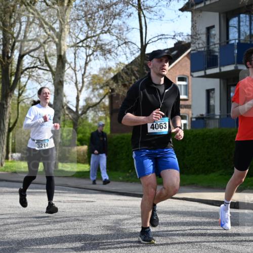 12.04.2026 - 45. Internationalen Wilhelmsburger Insellauf J. Mangold http://msf.ph/oto/9459026 12.04.2026 10:38:23 Ziel 3087, 4832, 2605, 2614, 4063, 3214, 2710, 4264, 3911, 5511, 5511, 4679, 2115 meine-sportfotos.de