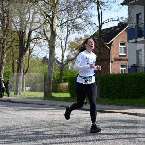 12.04.2026 - 45. Internationalen Wilhelmsburger Insellauf J. Mangold http://msf.ph/oto/9459029 12.04.2026 10:38:23 Ziel 3087, 4832, 2605, 2614, 4063, 3214, 2710, 4264, 3911, 5511, 5511, 4679, 2115 meine-sportfotos.de