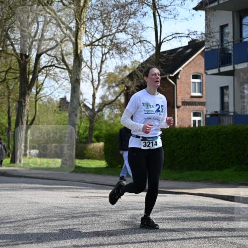 12.04.2026 - 45. Internationalen Wilhelmsburger Insellauf J. Mangold http://msf.ph/oto/9459030 12.04.2026 10:38:23 Ziel 3087, 4832, 2605, 2614, 4063, 3214, 2710, 4264, 3911, 5511, 5511, 4679, 2115 meine-sportfotos.de