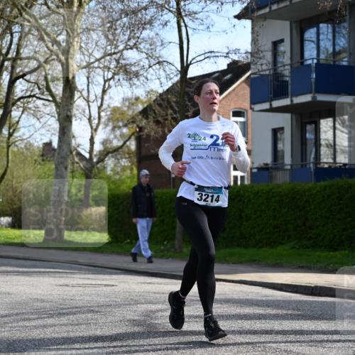 12.04.2026 - 45. Internationalen Wilhelmsburger Insellauf J. Mangold http://msf.ph/oto/9459033 12.04.2026 10:38:23 Ziel 3087, 4832, 2605, 2614, 4063, 3214, 2710, 4264, 3911, 5511, 5511, 4679, 2115 meine-sportfotos.de
