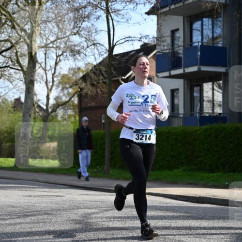12.04.2026 - 45. Internationalen Wilhelmsburger Insellauf J. Mangold http://msf.ph/oto/9459034 12.04.2026 10:38:24 Ziel 2605, 2614, 4063, 3214, 2710, 4264, 3911, 5511, 4679, 4679, 2115, 3066 meine-sportfotos.de