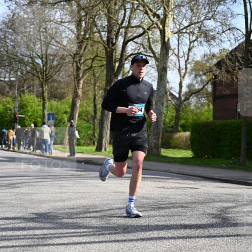 12.04.2026 - 45. Internationalen Wilhelmsburger Insellauf J. Mangold http://msf.ph/oto/9459061 12.04.2026 10:38:33 Ziel 4063, 3214, 2710, 4264, 3911, 5511, 4679, 2115, 3066, 5521, 3139 meine-sportfotos.de