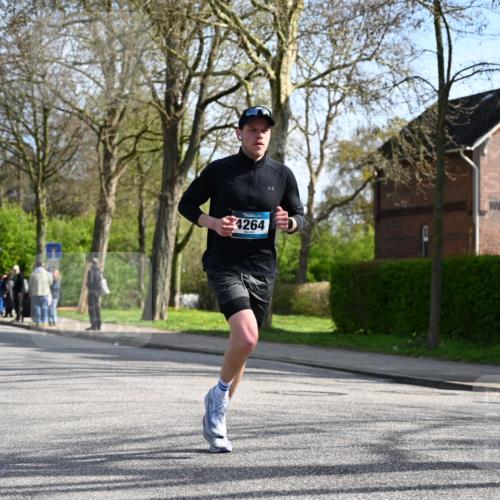 12.04.2026 - 45. Internationalen Wilhelmsburger Insellauf J. Mangold http://msf.ph/oto/9459064 12.04.2026 10:38:33 Ziel 4063, 3214, 2710, 4264, 3911, 5511, 4679, 2115, 3066, 5521, 3139 meine-sportfotos.de