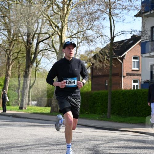 12.04.2026 - 45. Internationalen Wilhelmsburger Insellauf J. Mangold http://msf.ph/oto/9459070 12.04.2026 10:38:33 Ziel 4063, 3214, 2710, 4264, 3911, 5511, 4679, 2115, 3066, 5521, 3139 meine-sportfotos.de