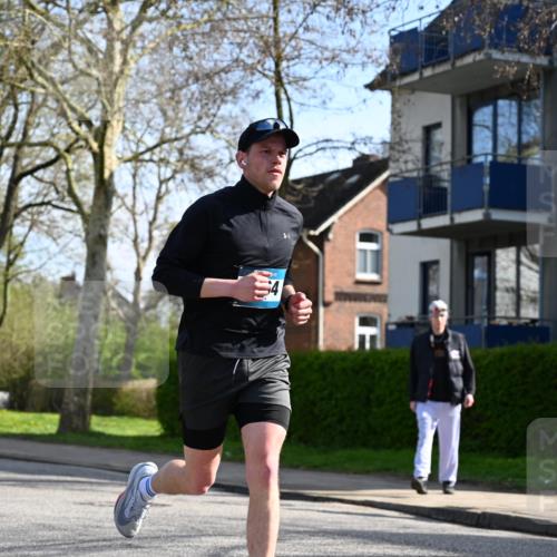 12.04.2026 - 45. Internationalen Wilhelmsburger Insellauf J. Mangold http://msf.ph/oto/9459074 12.04.2026 10:38:34 Ziel 4063, 3214, 2710, 4264, 3911, 5511, 4679, 2115, 3066, 5521, 3139 meine-sportfotos.de