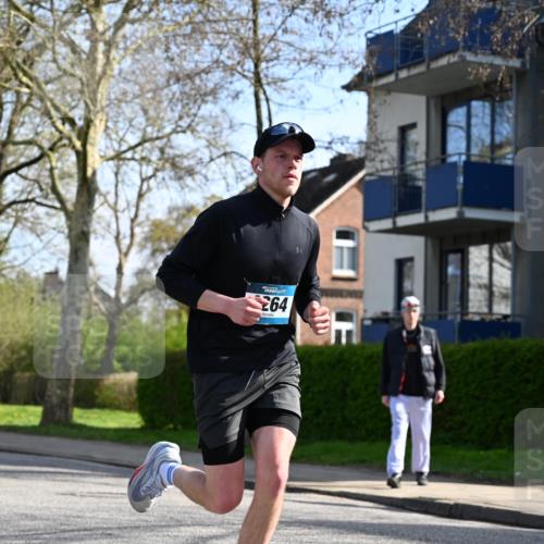 12.04.2026 - 45. Internationalen Wilhelmsburger Insellauf J. Mangold http://msf.ph/oto/9459076 12.04.2026 10:38:34 Ziel 4063, 3214, 2710, 4264, 3911, 5511, 4679, 2115, 3066, 5521, 3139 meine-sportfotos.de