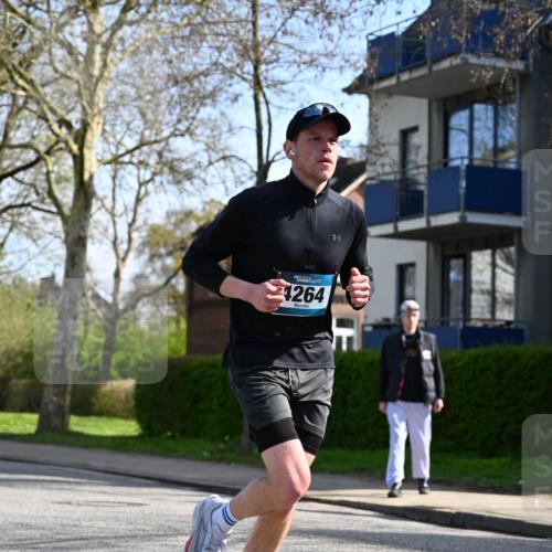 12.04.2026 - 45. Internationalen Wilhelmsburger Insellauf J. Mangold http://msf.ph/oto/9459079 12.04.2026 10:38:34 Ziel 4063, 3214, 2710, 4264, 3911, 5511, 4679, 2115, 3066, 5521, 3139 meine-sportfotos.de
