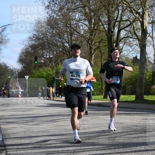 12.04.2026 - 45. Internationalen Wilhelmsburger Insellauf J. Mangold http://msf.ph/oto/9459101 12.04.2026 10:38:44 Ziel 4264, 3911, 5511, 4679, 2115, 3066, 5521, 3139, 4009, 4608, 2878, 3110, 4040, 4325 meine-sportfotos.de