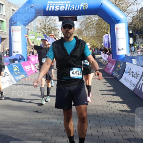 12.04.2026 - 45. Internationalen Wilhelmsburger Insellauf Strokosch-Dieckow http://msf.ph/oto/9459107 12.04.2026 10:48:54 Ziel 3509, 4768, 3060, 3063, 2992, 2846, 3722, 4088, 4913 meine-sportfotos.de