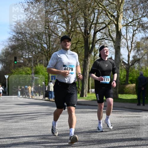 12.04.2026 - 45. Internationalen Wilhelmsburger Insellauf J. Mangold http://msf.ph/oto/9459108 12.04.2026 10:38:44 Ziel 4264, 3911, 5511, 4679, 2115, 3066, 5521, 3139, 4009, 4608, 2878, 3110, 4040, 4325 meine-sportfotos.de