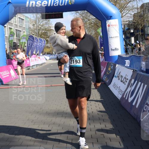 12.04.2026 - 45. Internationalen Wilhelmsburger Insellauf Strokosch-Dieckow http://msf.ph/oto/9459135 12.04.2026 11:05:43 Ziel 3743, 5748, 4464, 5810 meine-sportfotos.de