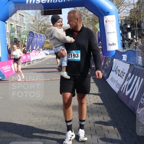 12.04.2026 - 45. Internationalen Wilhelmsburger Insellauf Strokosch-Dieckow http://msf.ph/oto/9459168 12.04.2026 11:05:43 Ziel 3743, 5748, 4464, 5810 meine-sportfotos.de