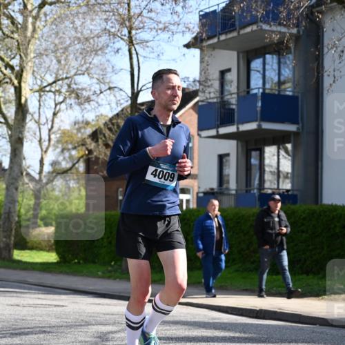 12.04.2026 - 45. Internationalen Wilhelmsburger Insellauf J. Mangold http://msf.ph/oto/9459173 12.04.2026 10:39:11 Ziel 3066, 5521, 3139, 4009, 4608, 2878, 3110, 4040, 4325, 4871, 4393, 4976, 3043, 5405, 5331, 2521, 2953, 2953, 4522, 3442, 5688, 3834, 4629 meine-sportfotos.de