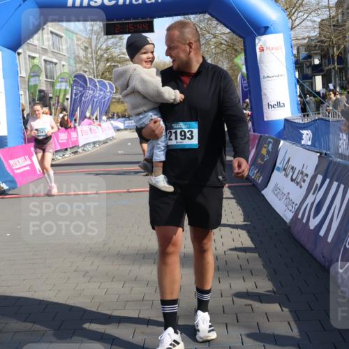 12.04.2026 - 45. Internationalen Wilhelmsburger Insellauf Strokosch-Dieckow http://msf.ph/oto/9459176 12.04.2026 11:05:43 Ziel 3743, 5748, 4464, 5810 meine-sportfotos.de