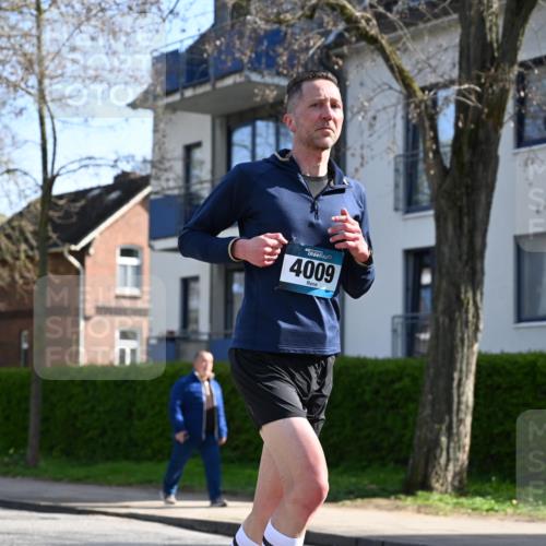 12.04.2026 - 45. Internationalen Wilhelmsburger Insellauf J. Mangold http://msf.ph/oto/9459180 12.04.2026 10:39:12 Ziel 3066, 5521, 3139, 4009, 4608, 2878, 3110, 4040, 4325, 4871, 4393, 4976, 3043, 5405, 5331, 2521, 2953, 4522, 3442, 5688, 3834, 4629 meine-sportfotos.de