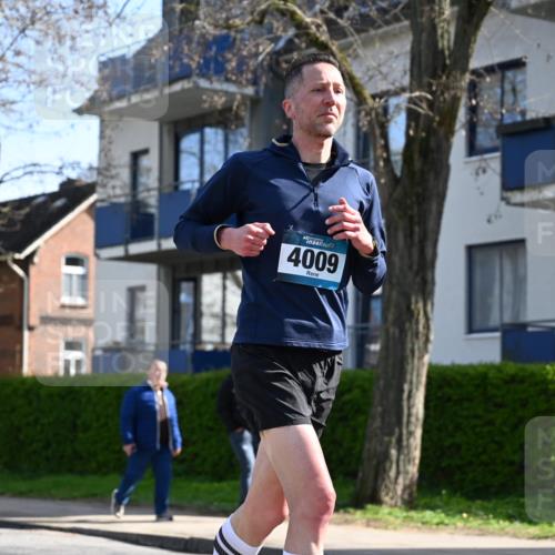 12.04.2026 - 45. Internationalen Wilhelmsburger Insellauf J. Mangold http://msf.ph/oto/9459182 12.04.2026 10:39:12 Ziel 3066, 5521, 3139, 4009, 4608, 2878, 3110, 4040, 4325, 4871, 4393, 4976, 3043, 5405, 5331, 2521, 2953, 4522, 3442, 5688, 3834, 4629 meine-sportfotos.de