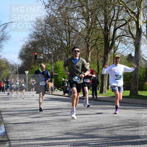 12.04.2026 - 45. Internationalen Wilhelmsburger Insellauf J. Mangold http://msf.ph/oto/9459198 12.04.2026 10:39:19 Ziel 4009, 4608, 2878, 3110, 4040, 4325, 4871, 4393, 4976, 3043, 5405, 5331, 5331, 2521, 2953, 4522, 3442, 3442, 5688, 3834, 4629, 4401 meine-sportfotos.de