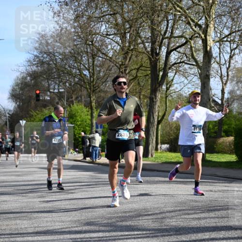 12.04.2026 - 45. Internationalen Wilhelmsburger Insellauf J. Mangold http://msf.ph/oto/9459205 12.04.2026 10:39:19 Ziel 4009, 4608, 2878, 3110, 4040, 4325, 4871, 4393, 4976, 3043, 5405, 5331, 5331, 2521, 2953, 4522, 3442, 3442, 5688, 3834, 4629, 4401 meine-sportfotos.de