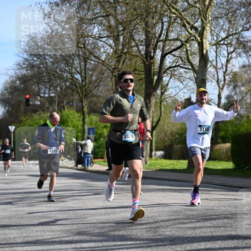 12.04.2026 - 45. Internationalen Wilhelmsburger Insellauf J. Mangold http://msf.ph/oto/9459207 12.04.2026 10:39:20 Ziel 4009, 4608, 2878, 3110, 4040, 4325, 4871, 4393, 4976, 3043, 5405, 5331, 2521, 2953, 4522, 3442, 5688, 5688, 3834, 4629, 4401 meine-sportfotos.de