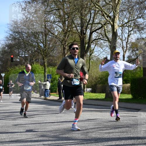 12.04.2026 - 45. Internationalen Wilhelmsburger Insellauf J. Mangold http://msf.ph/oto/9459209 12.04.2026 10:39:20 Ziel 4009, 4608, 2878, 3110, 4040, 4325, 4871, 4393, 4976, 3043, 5405, 5331, 2521, 2953, 4522, 3442, 5688, 5688, 3834, 4629, 4401 meine-sportfotos.de