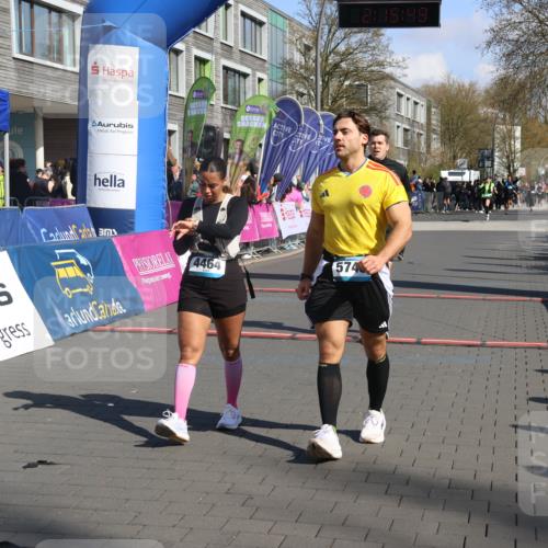 12.04.2026 - 45. Internationalen Wilhelmsburger Insellauf Strokosch-Dieckow http://msf.ph/oto/9459212 12.04.2026 11:05:47 Ziel 5748, 4464, 5810 meine-sportfotos.de