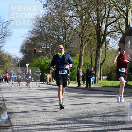 12.04.2026 - 45. Internationalen Wilhelmsburger Insellauf J. Mangold http://msf.ph/oto/9459214 12.04.2026 10:39:21 Ziel 4009, 4608, 2878, 3110, 4040, 4325, 4871, 4393, 4976, 3043, 5405, 5331, 2521, 2953, 4522, 3442, 5688, 3834, 4629, 4401, 2100 meine-sportfotos.de