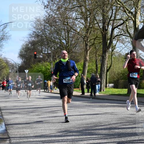 12.04.2026 - 45. Internationalen Wilhelmsburger Insellauf J. Mangold http://msf.ph/oto/9459215 12.04.2026 10:39:21 Ziel 4009, 4608, 2878, 3110, 4040, 4325, 4871, 4393, 4976, 3043, 5405, 5331, 2521, 2953, 4522, 3442, 5688, 3834, 4629, 4401, 2100 meine-sportfotos.de