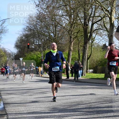 12.04.2026 - 45. Internationalen Wilhelmsburger Insellauf J. Mangold http://msf.ph/oto/9459217 12.04.2026 10:39:21 Ziel 4009, 4608, 2878, 3110, 4040, 4325, 4871, 4393, 4976, 3043, 5405, 5331, 2521, 2953, 4522, 3442, 5688, 3834, 4629, 4401, 2100 meine-sportfotos.de