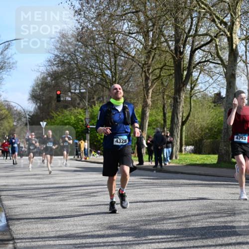 12.04.2026 - 45. Internationalen Wilhelmsburger Insellauf J. Mangold http://msf.ph/oto/9459218 12.04.2026 10:39:21 Ziel 4009, 4608, 2878, 3110, 4040, 4325, 4871, 4393, 4976, 3043, 5405, 5331, 2521, 2953, 4522, 3442, 5688, 3834, 4629, 4401, 2100 meine-sportfotos.de