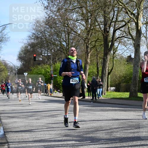 12.04.2026 - 45. Internationalen Wilhelmsburger Insellauf J. Mangold http://msf.ph/oto/9459220 12.04.2026 10:39:21 Ziel 4009, 4608, 2878, 3110, 4040, 4325, 4871, 4393, 4976, 3043, 5405, 5331, 2521, 2953, 4522, 3442, 5688, 3834, 4629, 4401, 2100 meine-sportfotos.de