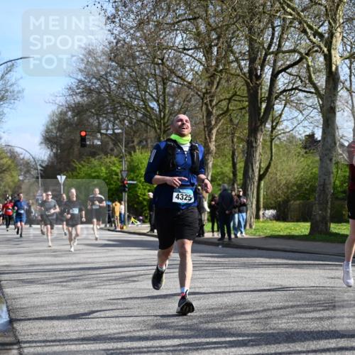 12.04.2026 - 45. Internationalen Wilhelmsburger Insellauf J. Mangold http://msf.ph/oto/9459222 12.04.2026 10:39:21 Ziel 4009, 4608, 2878, 3110, 4040, 4325, 4871, 4393, 4976, 3043, 5405, 5331, 2521, 2953, 4522, 3442, 5688, 3834, 4629, 4401, 2100 meine-sportfotos.de
