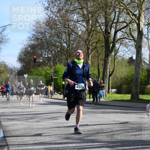 12.04.2026 - 45. Internationalen Wilhelmsburger Insellauf J. Mangold http://msf.ph/oto/9459223 12.04.2026 10:39:21 Ziel 4009, 4608, 2878, 3110, 4040, 4325, 4871, 4393, 4976, 3043, 5405, 5331, 2521, 2953, 4522, 3442, 5688, 3834, 4629, 4401, 2100 meine-sportfotos.de