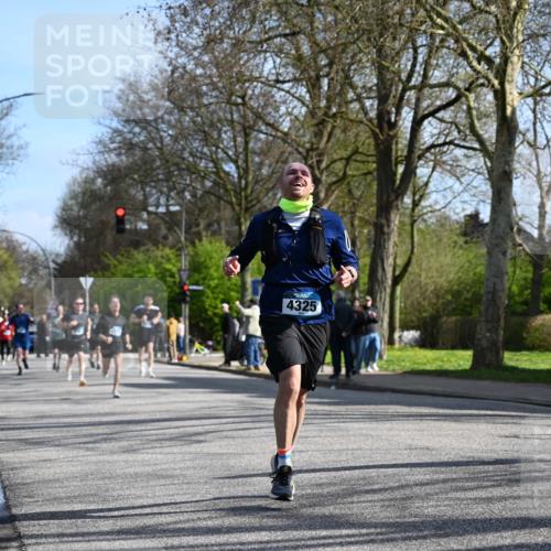 12.04.2026 - 45. Internationalen Wilhelmsburger Insellauf J. Mangold http://msf.ph/oto/9459225 12.04.2026 10:39:21 Ziel 4009, 4608, 2878, 3110, 4040, 4325, 4871, 4393, 4976, 3043, 5405, 5331, 2521, 2953, 4522, 3442, 5688, 3834, 4629, 4401, 2100 meine-sportfotos.de