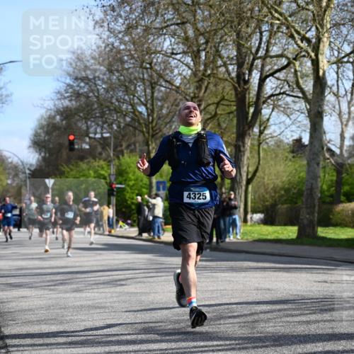 12.04.2026 - 45. Internationalen Wilhelmsburger Insellauf J. Mangold http://msf.ph/oto/9459227 12.04.2026 10:39:21 Ziel 4009, 4608, 2878, 3110, 4040, 4325, 4871, 4393, 4976, 3043, 5405, 5331, 2521, 2953, 4522, 3442, 5688, 3834, 4629, 4401, 2100 meine-sportfotos.de