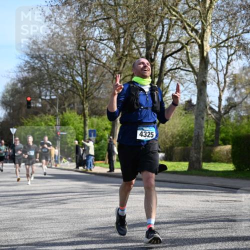 12.04.2026 - 45. Internationalen Wilhelmsburger Insellauf J. Mangold http://msf.ph/oto/9459233 12.04.2026 10:39:22 Ziel 4009, 4608, 2878, 3110, 4040, 4325, 4871, 4393, 4976, 3043, 5405, 5331, 2521, 2521, 2953, 4522, 3442, 5688, 3834, 4629, 3834, 4629, 4401, 2100 meine-sportfotos.de
