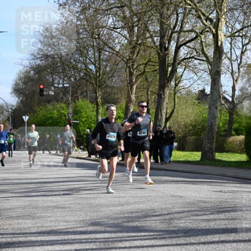 12.04.2026 - 45. Internationalen Wilhelmsburger Insellauf J. Mangold http://msf.ph/oto/9459237 12.04.2026 10:39:25 Ziel 4608, 2878, 3110, 4040, 4325, 4871, 4393, 4976, 3043, 5405, 5331, 2521, 2953, 4522, 3442, 5688, 3834, 4629, 4401, 2100 meine-sportfotos.de
