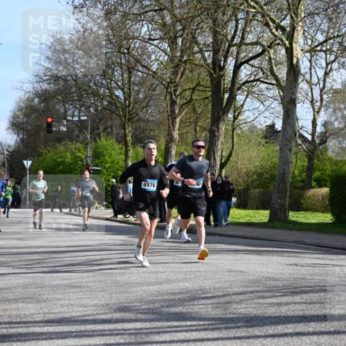 12.04.2026 - 45. Internationalen Wilhelmsburger Insellauf J. Mangold http://msf.ph/oto/9459238 12.04.2026 10:39:25 Ziel 4608, 2878, 3110, 4040, 4325, 4871, 4393, 4976, 3043, 5405, 5331, 2521, 2953, 4522, 3442, 5688, 3834, 4629, 4401, 2100 meine-sportfotos.de