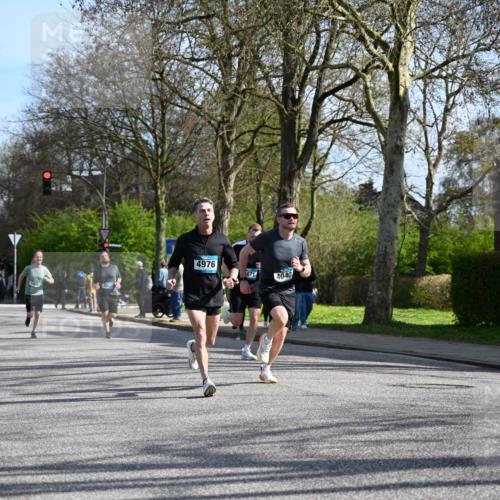 12.04.2026 - 45. Internationalen Wilhelmsburger Insellauf J. Mangold http://msf.ph/oto/9459241 12.04.2026 10:39:25 Ziel 4608, 2878, 3110, 4040, 4325, 4871, 4393, 4976, 3043, 5405, 5331, 2521, 2953, 4522, 3442, 5688, 3834, 4629, 4401, 2100 meine-sportfotos.de