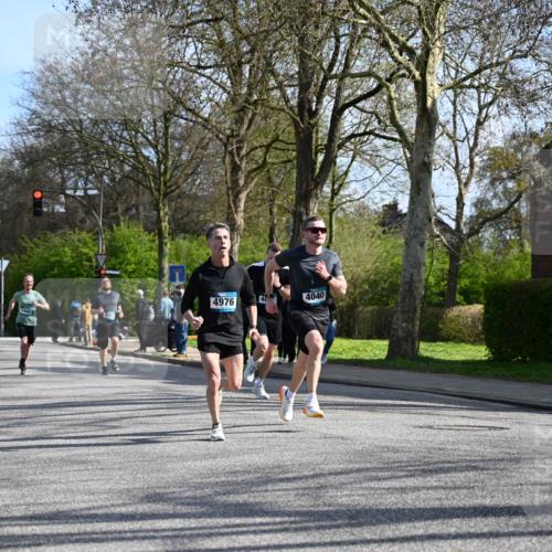 12.04.2026 - 45. Internationalen Wilhelmsburger Insellauf J. Mangold http://msf.ph/oto/9459243 12.04.2026 10:39:25 Ziel 4608, 2878, 3110, 4040, 4325, 4871, 4393, 4976, 3043, 5405, 5331, 2521, 2953, 4522, 3442, 5688, 3834, 4629, 4401, 2100 meine-sportfotos.de
