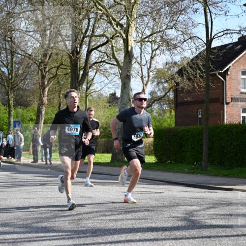 12.04.2026 - 45. Internationalen Wilhelmsburger Insellauf J. Mangold http://msf.ph/oto/9459254 12.04.2026 10:39:26 Ziel 4608, 2878, 3110, 4040, 4325, 4871, 4393, 4976, 3043, 5405, 5331, 2521, 2953, 4522, 4522, 3442, 5688, 3834, 4629, 4401, 2100 meine-sportfotos.de