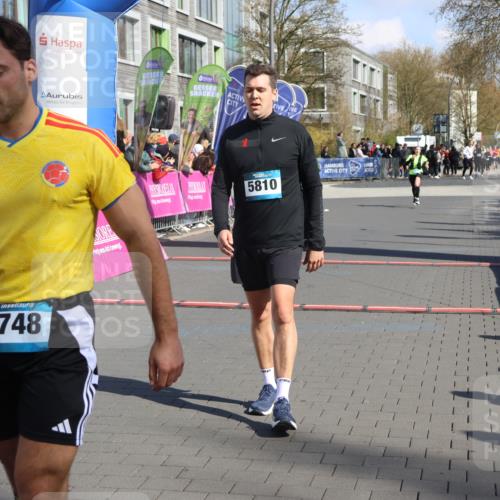 12.04.2026 - 45. Internationalen Wilhelmsburger Insellauf Strokosch-Dieckow http://msf.ph/oto/9459255 12.04.2026 11:05:50 Ziel 5810, 3322 meine-sportfotos.de
