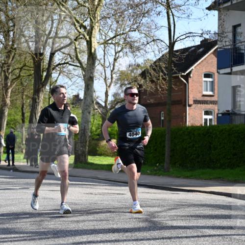 12.04.2026 - 45. Internationalen Wilhelmsburger Insellauf J. Mangold http://msf.ph/oto/9459258 12.04.2026 10:39:26 Ziel 4608, 2878, 3110, 4040, 4325, 4871, 4393, 4976, 3043, 5405, 5331, 2521, 2953, 4522, 4522, 3442, 5688, 3834, 4629, 4401, 2100 meine-sportfotos.de