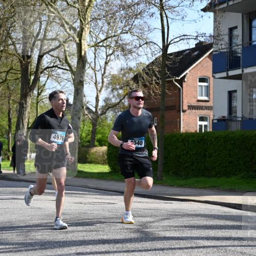 12.04.2026 - 45. Internationalen Wilhelmsburger Insellauf J. Mangold http://msf.ph/oto/9459260 12.04.2026 10:39:26 Ziel 4608, 2878, 3110, 4040, 4325, 4871, 4393, 4976, 3043, 5405, 5331, 2521, 2953, 4522, 4522, 3442, 5688, 3834, 4629, 4401, 2100 meine-sportfotos.de