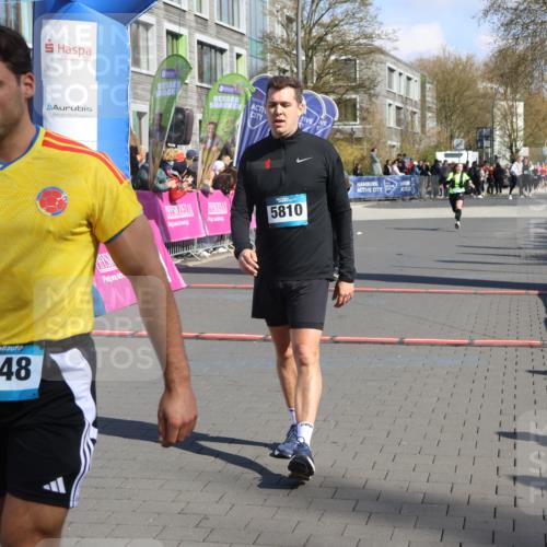 12.04.2026 - 45. Internationalen Wilhelmsburger Insellauf Strokosch-Dieckow http://msf.ph/oto/9459262 12.04.2026 11:05:50 Ziel 5810, 3322 meine-sportfotos.de