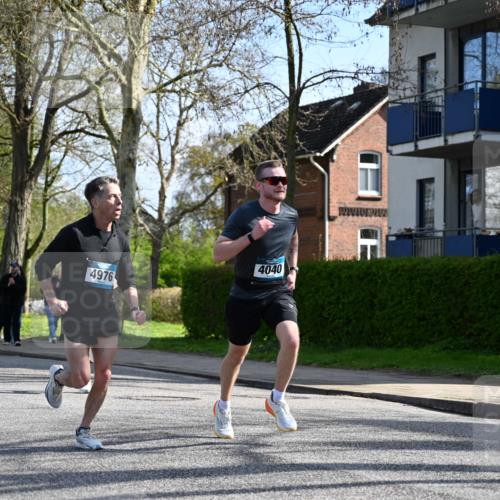 12.04.2026 - 45. Internationalen Wilhelmsburger Insellauf J. Mangold http://msf.ph/oto/9459263 12.04.2026 10:39:26 Ziel 4608, 2878, 3110, 4040, 4325, 4871, 4393, 4976, 3043, 5405, 5331, 2521, 2953, 4522, 4522, 3442, 5688, 3834, 4629, 4401, 2100 meine-sportfotos.de