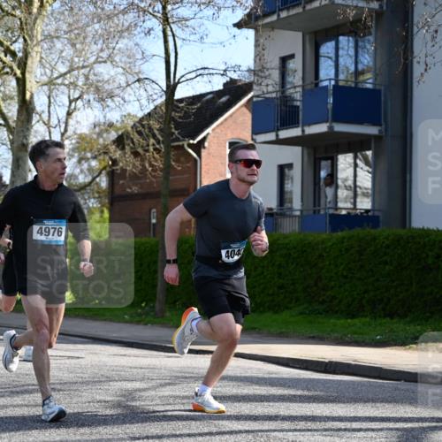 12.04.2026 - 45. Internationalen Wilhelmsburger Insellauf J. Mangold http://msf.ph/oto/9459266 12.04.2026 10:39:26 Ziel 4608, 2878, 3110, 4040, 4325, 4871, 4393, 4976, 3043, 5405, 5331, 2521, 2953, 4522, 4522, 3442, 5688, 3834, 4629, 4401, 2100 meine-sportfotos.de