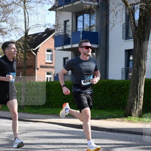 12.04.2026 - 45. Internationalen Wilhelmsburger Insellauf J. Mangold http://msf.ph/oto/9459272 12.04.2026 10:39:26 Ziel 4608, 2878, 3110, 4040, 4325, 4871, 4393, 4976, 3043, 5405, 5331, 2521, 2953, 4522, 4522, 3442, 5688, 3834, 4629, 4401, 2100 meine-sportfotos.de